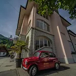 Grand Your With Common Kitchens With Self Check-in Hotel