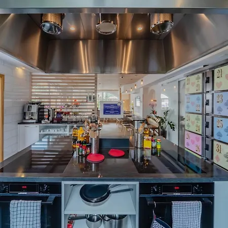 Grand Your With Common Kitchens With Self Check-in Hotel