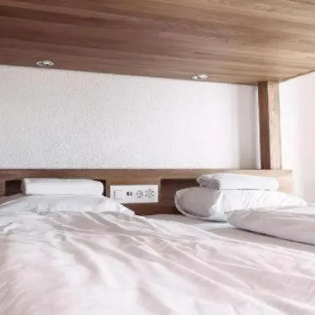 Отель Grand Your With Common Kitchens With Self Check-in 3*