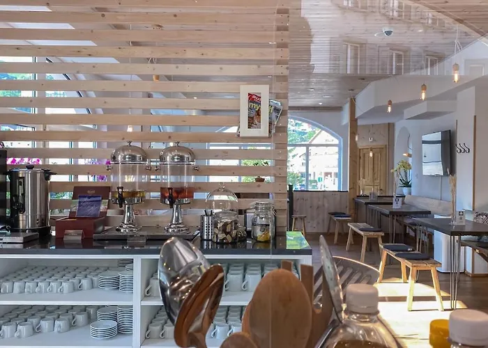 Grand Your With Common Kitchens With Self Check-in Hotel