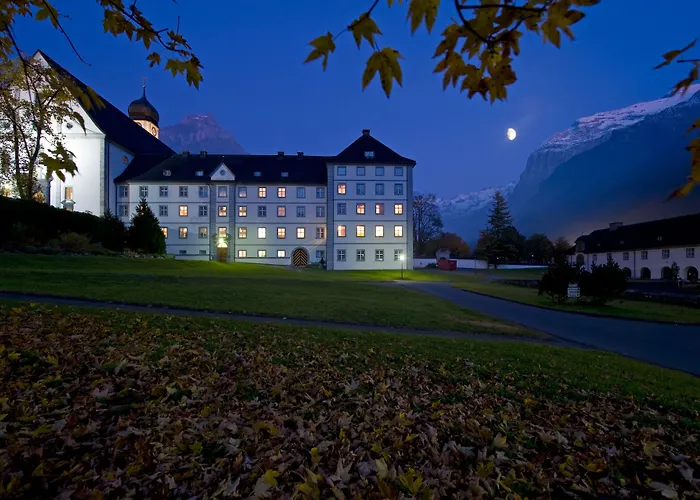 Grand Your With Common Kitchens With Self Check-in Hotel