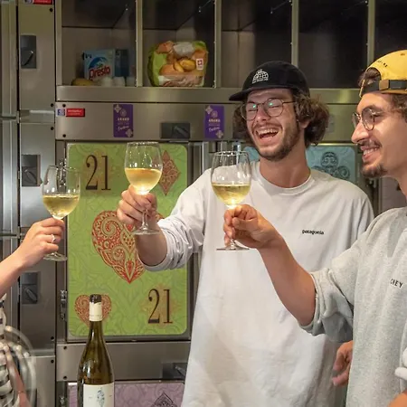 Grand Your With Common Kitchens With Self Check-in Szálloda