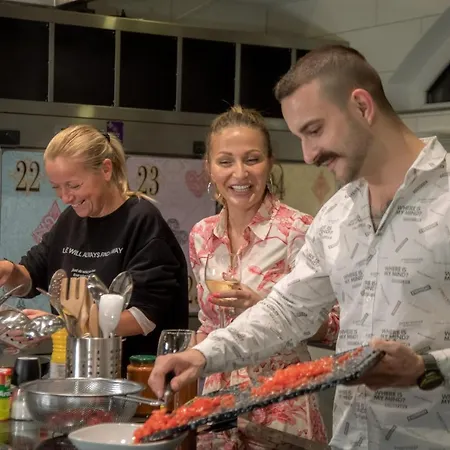 فندق Grand Your With Common Kitchens With Self Check-in انغلبرغ